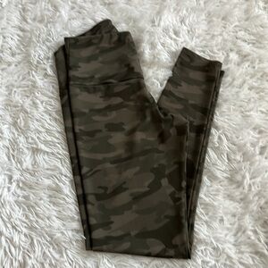 Onzie Hot Yoga Full Length Tights in Camo